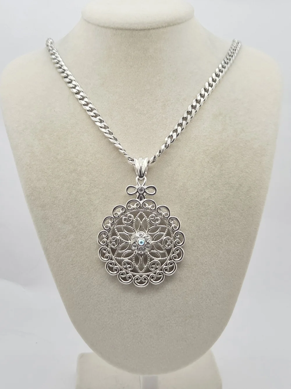Silver Tone Openwork Floral Mandalla Pendant Necklace Rhinestone Accent 18
